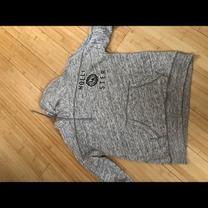 grey sweatshirt
